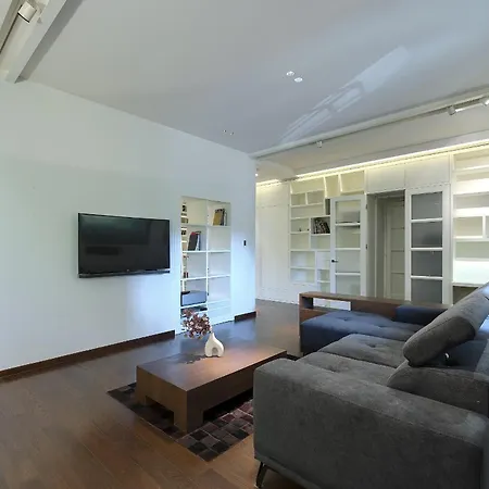 Lumos Apartment *