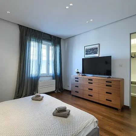 Lumos Apartment *